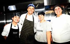 Foto de la galería: El diseñador Fabio Toñánez presentó su colección con seda misionera en Posadas