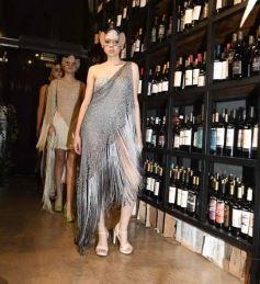 Foto de la galería: El diseñador Fabio Toñánez presentó su colección con seda misionera en Posadas