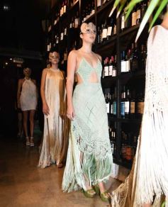 Foto de la galería: El diseñador Fabio Toñánez presentó su colección con seda misionera en Posadas