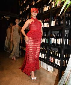 Foto de la galería: El diseñador Fabio Toñánez presentó su colección con seda misionera en Posadas