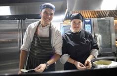 Foto de la galería: El diseñador Fabio Toñánez presentó su colección con seda misionera en Posadas