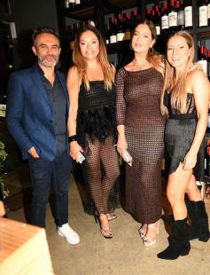 Foto de la galería: El diseñador Fabio Toñánez presentó su colección con seda misionera en Posadas