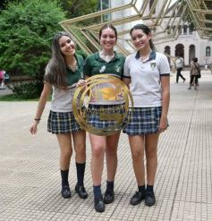 Foto de la galería: Con la alegría y recuerdos que quedan: broche a una etapa de oro para los del 5to del Santa María