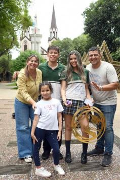 Foto de la galería: Con la alegría y recuerdos que quedan: broche a una etapa de oro para los del 5to del Santa María