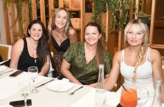 Sixto Fotografías. Sociedad. Varios - Entre las últimas del año: salpicado de recorridas y la buena onda de los amigos en la ciudad 