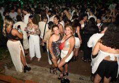 Foto de la galería: Año Nuevo en Posadas: entre fiestas, baile y jóvenes que colmaron la bienvenida al 2025 