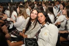 Foto de la galería: A la felicidad de los egresados de 5to de la Madre, el gran encuentro y emoción que se vivió en su despedida