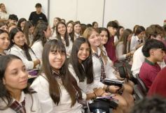 Foto de la galería: A la felicidad de los egresados de 5to de la Madre, el gran encuentro y emoción que se vivió en su despedida