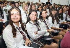 Foto de la galería: A la felicidad de los egresados de 5to de la Madre, el gran encuentro y emoción que se vivió en su despedida