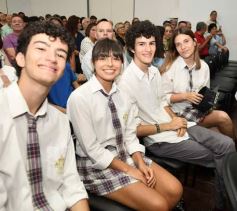 Foto de la galería: A la felicidad de los egresados de 5to de la Madre, el gran encuentro y emoción que se vivió en su despedida