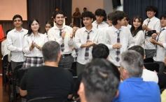 Foto de la galería: A la felicidad de los egresados de 5to de la Madre, el gran encuentro y emoción que se vivió en su despedida