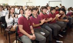 Foto de la galería: A la felicidad de los egresados de 5to de la Madre, el gran encuentro y emoción que se vivió en su despedida