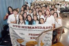 Foto de la galería: A la felicidad de los egresados de 5to de la Madre, el gran encuentro y emoción que se vivió en su despedida