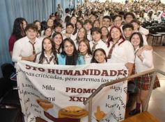 Foto de la galería: A la felicidad de los egresados de 5to de la Madre, el gran encuentro y emoción que se vivió en su despedida