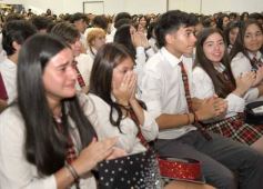 Foto de la galería: A la felicidad de los egresados de 5to de la Madre, el gran encuentro y emoción que se vivió en su despedida