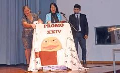 Foto de la galería: A la felicidad de los egresados de 5to de la Madre, el gran encuentro y emoción que se vivió en su despedida