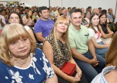 Foto de la galería: A la felicidad de los egresados de 5to de la Madre, el gran encuentro y emoción que se vivió en su despedida