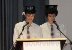 Foto de la galería: A la felicidad de los egresados de 5to de la Madre, el gran encuentro y emoción que se vivió en su despedida