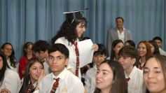 Foto de la galería: A la felicidad de los egresados de 5to de la Madre, el gran encuentro y emoción que se vivió en su despedida