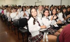 Foto de la galería: A la felicidad de los egresados de 5to de la Madre, el gran encuentro y emoción que se vivió en su despedida