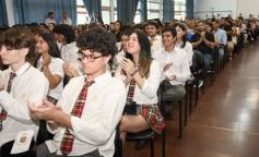 Foto de la galería: A la felicidad de los egresados de 5to de la Madre, el gran encuentro y emoción que se vivió en su despedida