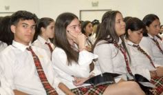 Foto de la galería: A la felicidad de los egresados de 5to de la Madre, el gran encuentro y emoción que se vivió en su despedida