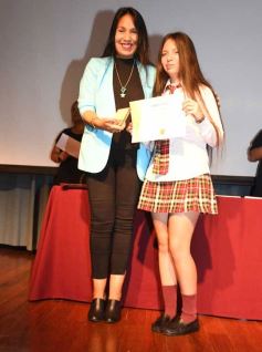 Foto de la galería: A la felicidad de los egresados de 5to de la Madre, el gran encuentro y emoción que se vivió en su despedida