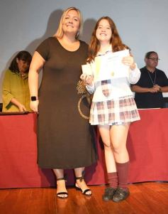 Foto de la galería: A la felicidad de los egresados de 5to de la Madre, el gran encuentro y emoción que se vivió en su despedida