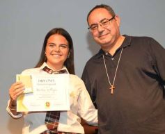 Foto de la galería: A la felicidad de los egresados de 5to de la Madre, el gran encuentro y emoción que se vivió en su despedida