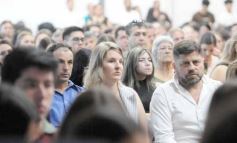 Foto de la galería: A la felicidad de los egresados de 5to de la Madre, el gran encuentro y emoción que se vivió en su despedida