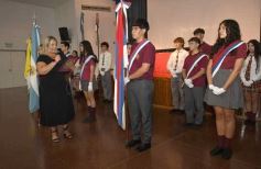 Foto de la galería: A la felicidad de los egresados de 5to de la Madre, el gran encuentro y emoción que se vivió en su despedida