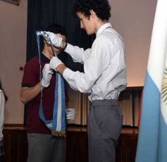 Foto de la galería: A la felicidad de los egresados de 5to de la Madre, el gran encuentro y emoción que se vivió en su despedida