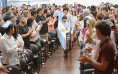 Foto de la galería: A la felicidad de los egresados de 5to de la Madre, el gran encuentro y emoción que se vivió en su despedida