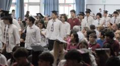 Foto de la galería: A la felicidad de los egresados de 5to de la Madre, el gran encuentro y emoción que se vivió en su despedida