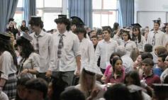 Foto de la galería: A la felicidad de los egresados de 5to de la Madre, el gran encuentro y emoción que se vivió en su despedida