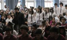 Foto de la galería: A la felicidad de los egresados de 5to de la Madre, el gran encuentro y emoción que se vivió en su despedida