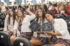 Foto de la galería: A la felicidad de los egresados de 5to de la Madre, el gran encuentro y emoción que se vivió en su despedida