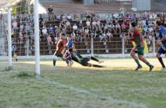 Foto de la galería: Torneo Clausura: lo que dejó la primera final que animaron Brown y Mitre en Villa Urquiza