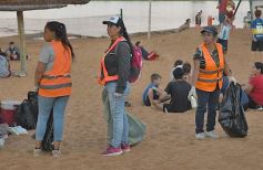Foto de la galería: De la Navidad posadeña, todo el disfrute y diversión que quedó de la tarde de playa en Costa Sur
