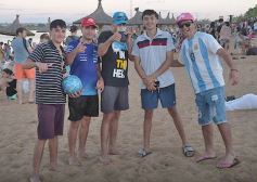 Foto de la galería: De la Navidad posadeña, todo el disfrute y diversión que quedó de la tarde de playa en Costa Sur