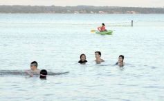Foto de la galería: De la Navidad posadeña, todo el disfrute y diversión que quedó de la tarde de playa en Costa Sur