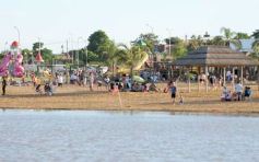 Foto de la galería: El 1er dia del año siguió la celebración en modo playa, sol y rio en Costa Sur