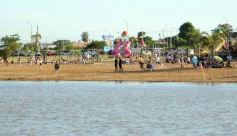 Foto de la galería: El 1er dia del año siguió la celebración en modo playa, sol y rio en Costa Sur