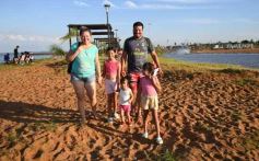 Foto de la galería: El 1er dia del año siguió la celebración en modo playa, sol y rio en Costa Sur