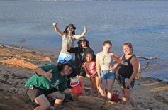 Foto de la galería: El 1er dia del año siguió la celebración en modo playa, sol y rio en Costa Sur