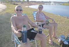 Foto de la galería: El 1er dia del año siguió la celebración en modo playa, sol y rio en Costa Sur