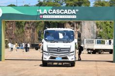 Foto de la galería: El Gobierno Provincial entregó maquinaria vial destinada a 10 Municipios en Posadas