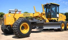 Foto de la galería: El Gobierno Provincial entregó maquinaria vial destinada a 10 Municipios en Posadas