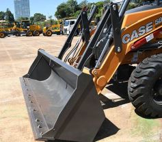 Foto de la galería: El Gobierno Provincial entregó maquinaria vial destinada a 10 Municipios en Posadas