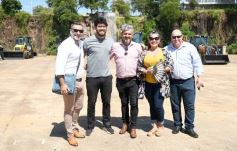 Foto de la galería: El Gobierno Provincial entregó maquinaria vial destinada a 10 Municipios en Posadas